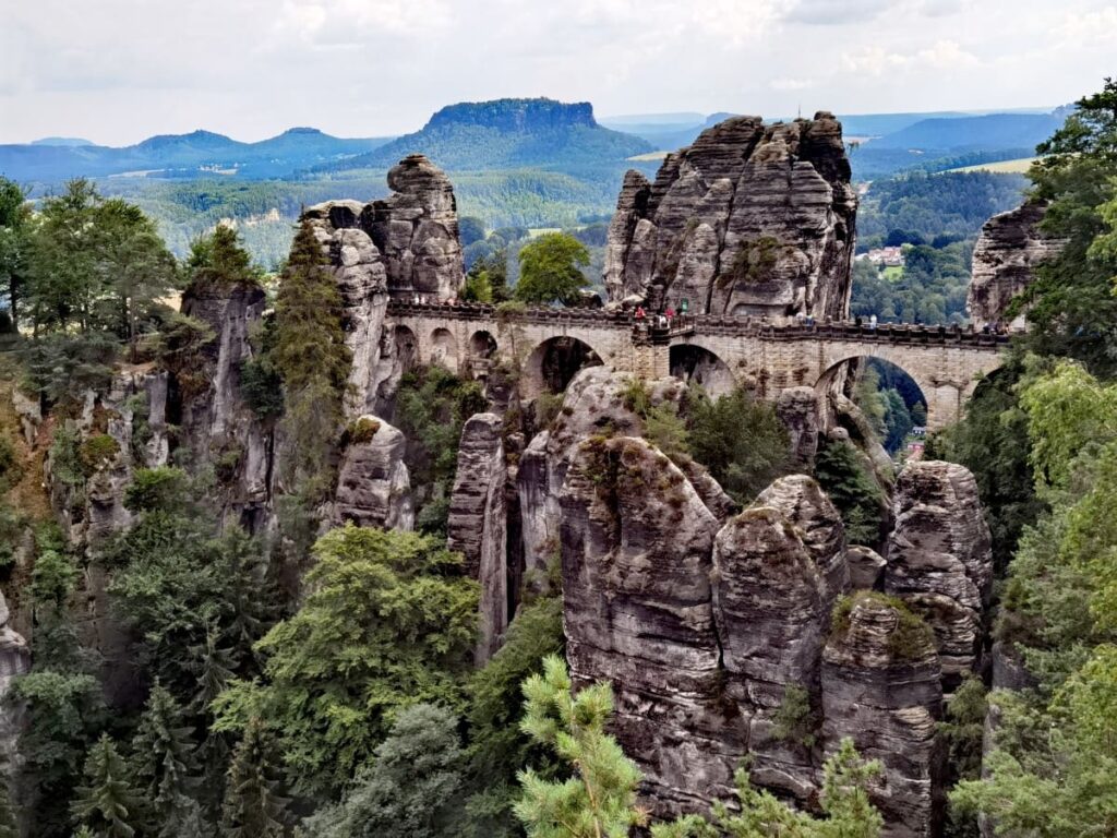 Unsere Schwedenlöcher Wanderung führt auch zur bekannten Bastei und der Basteibrücke