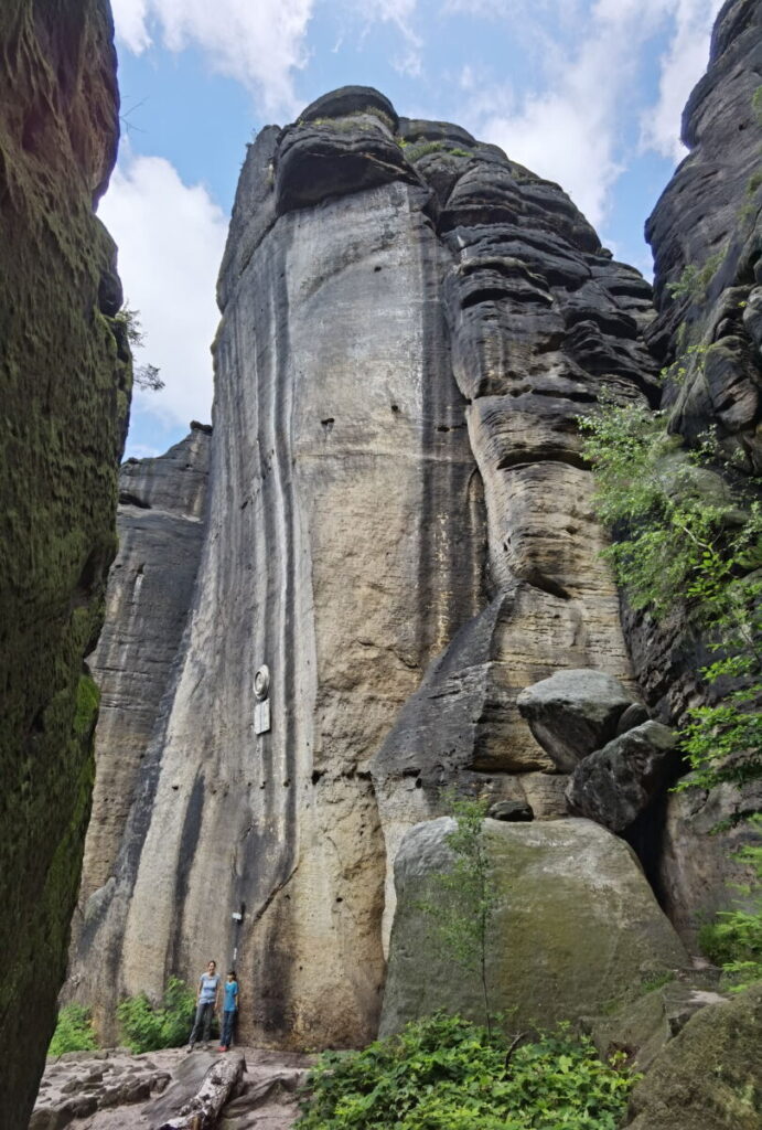 Der Malerweg führt vorbei an riesigen Felsen