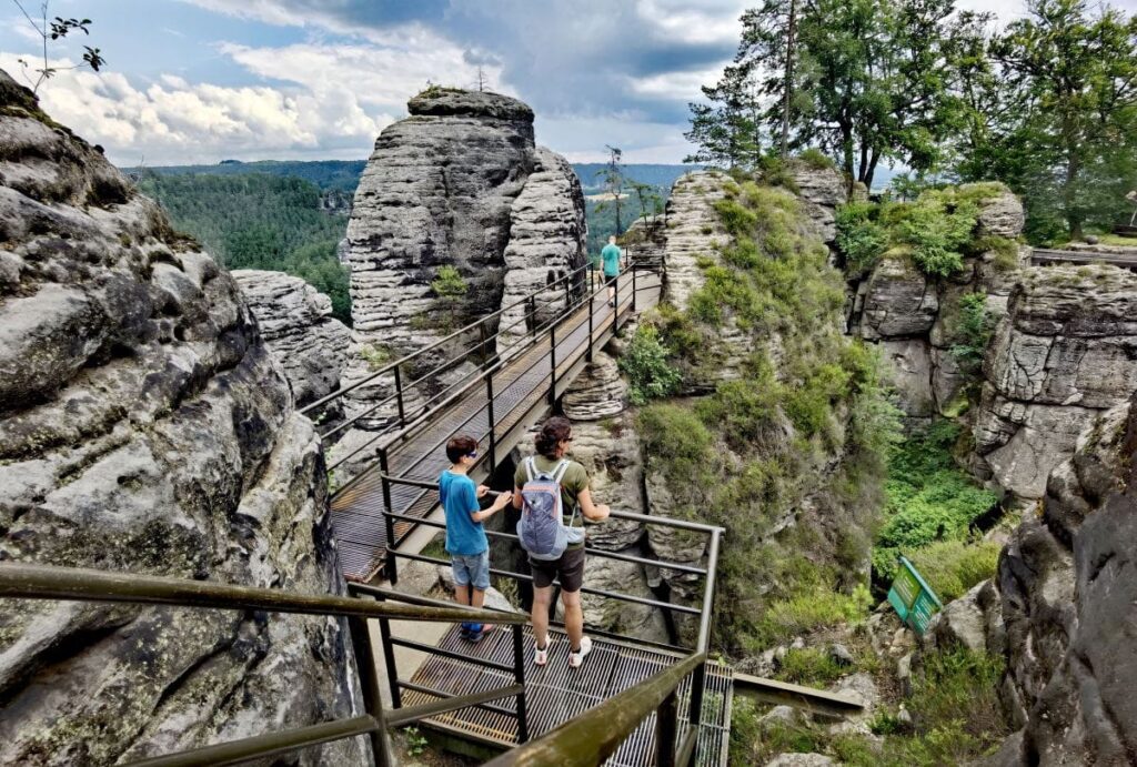 Spektakulär sind die ehemaligen Wehgänge auf der Felsenburg Neurathen